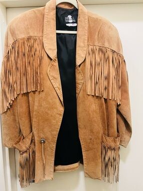Pheonix Vintage 80’s Tan Suede Fringe Western-Style Jacket missing 1 concho